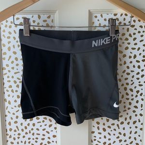 Super cute Nike pro shorts